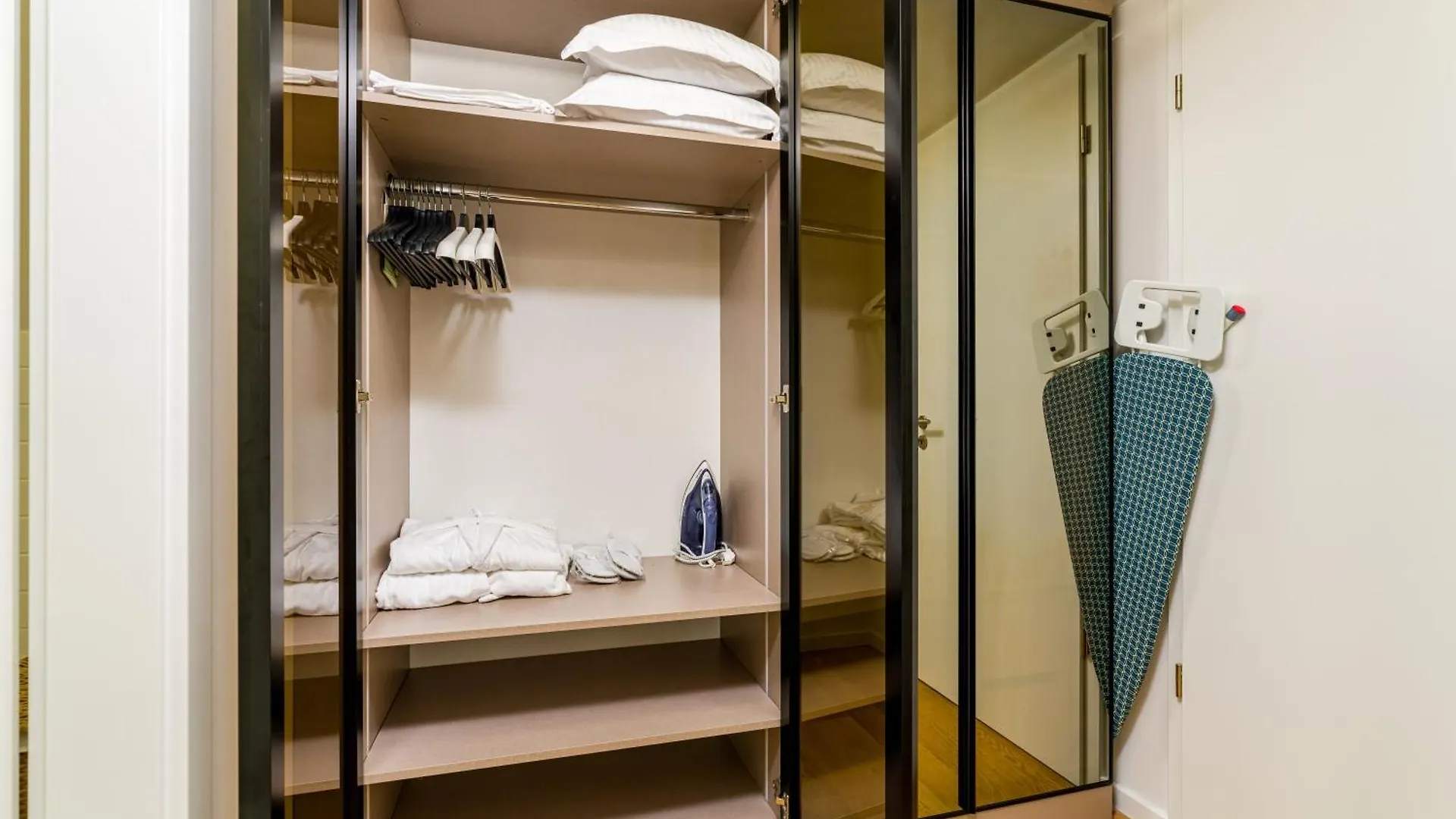 Mido Aviatie Park Apartments With Private Parking & Self Check-In Bucureşti